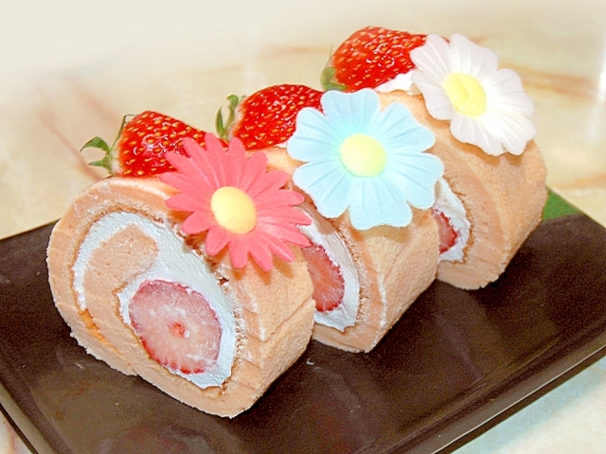 シフォン生地で ほんのりピンク 春の苺ロールケーキ レシピ 作り方 By Torezu 楽天レシピ シフォン生地で ほんのりピンク 春の苺ロールケーキ レシピ 作り方 By Torezu 楽天レシピ
